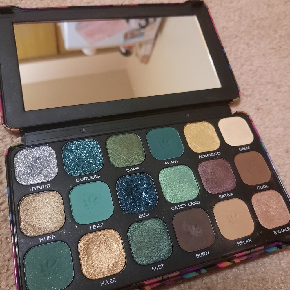 Revolution Chilled Eyeshadow Palette
